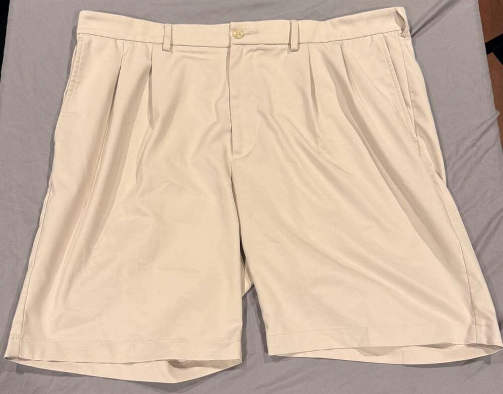 Roundtree & Yorke Men's Performance Pleated Khaki Shorts Size 40